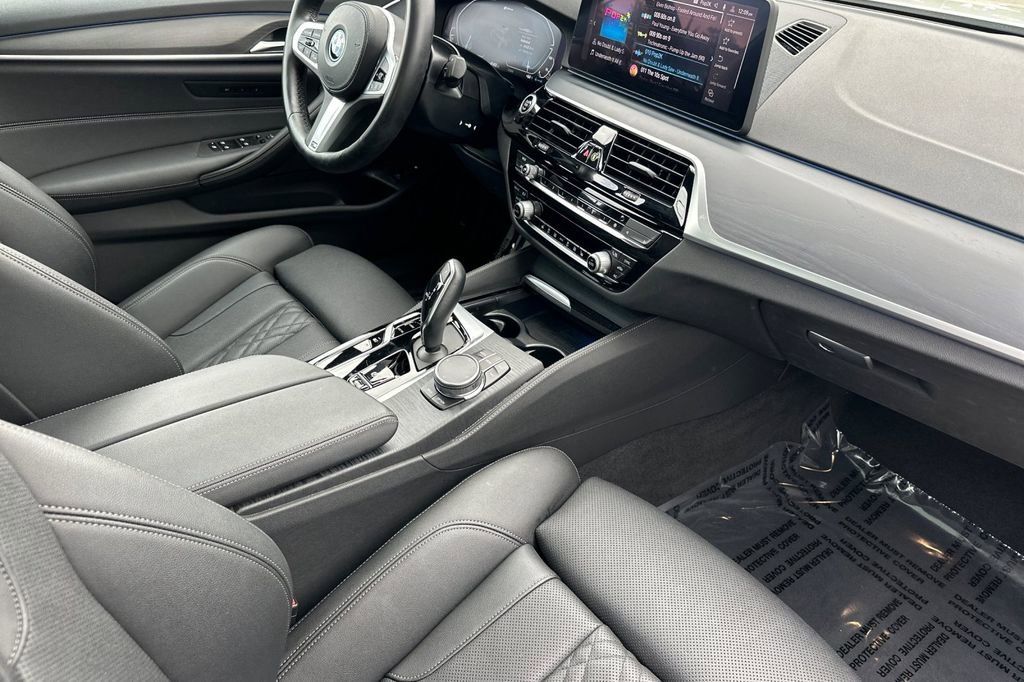 Used 2023 BMW 530e w/ M Sport Package image 16