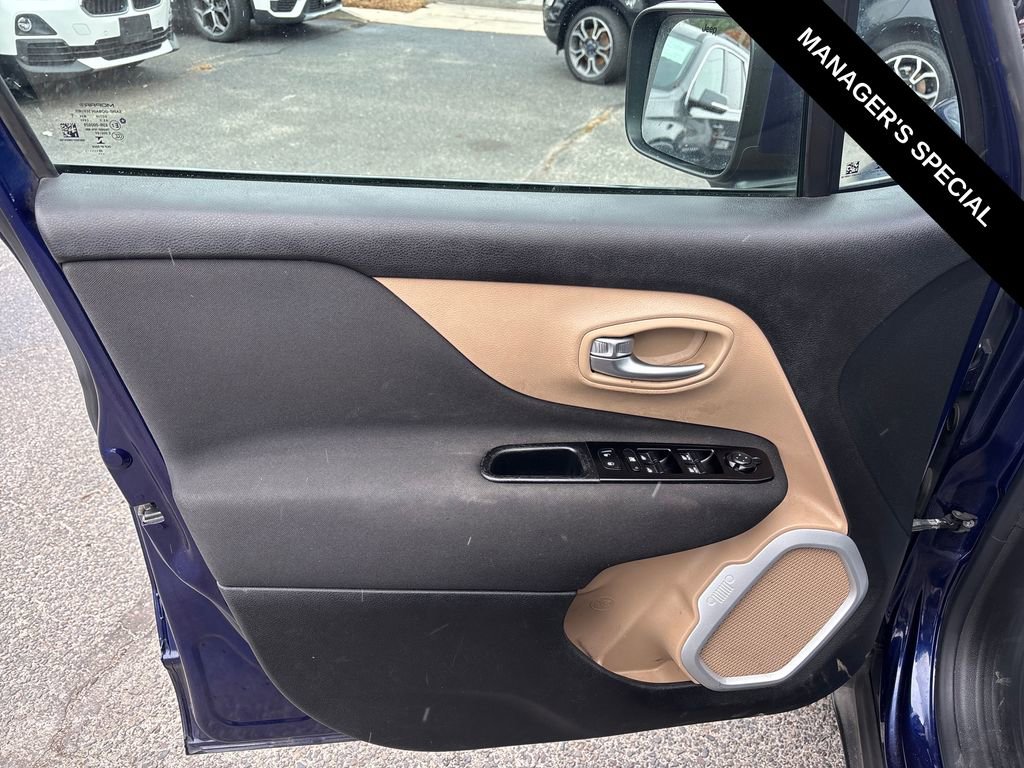 Used 2020 Jeep Renegade Latitude AWD/4WD image 12