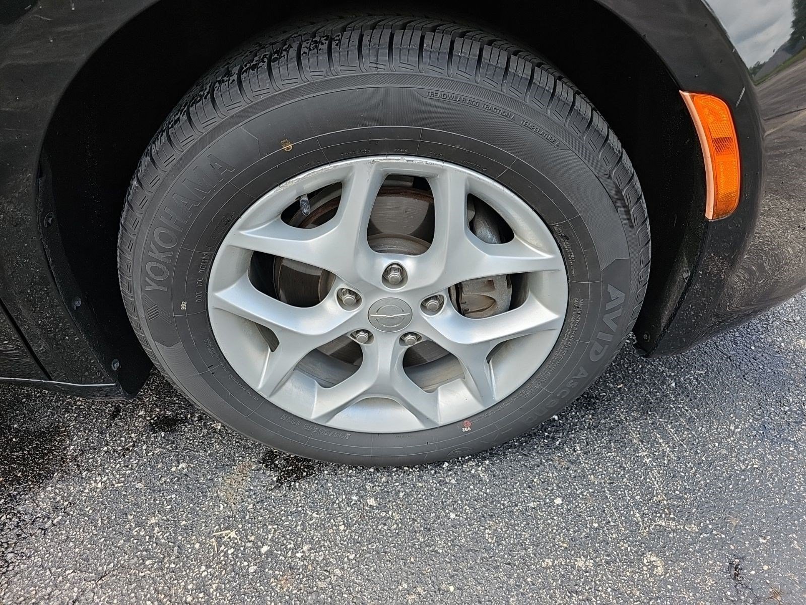 Used 2017 Chrysler Pacifica Touring-L w/ Tire & Wheel Group FWD image 7