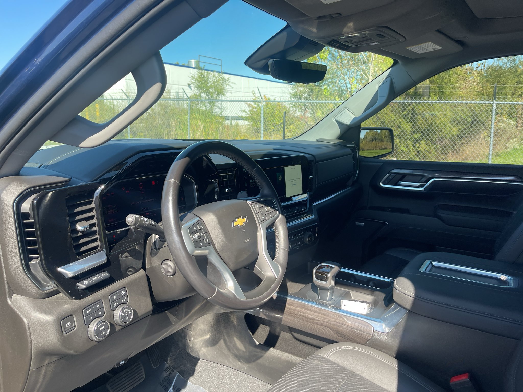 Used 2022 Chevrolet Silverado 1500 LTZ w/ LTZ Premium Package AWD/4WD image 11