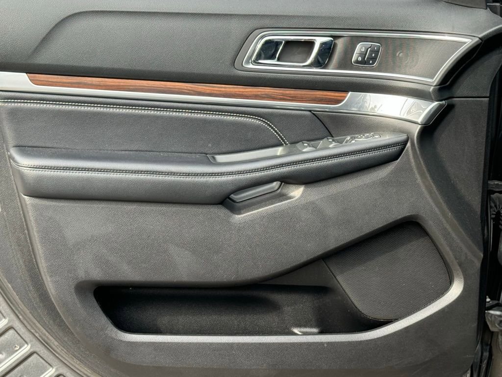 Used 2017 Ford Explorer Limited FWD image 17