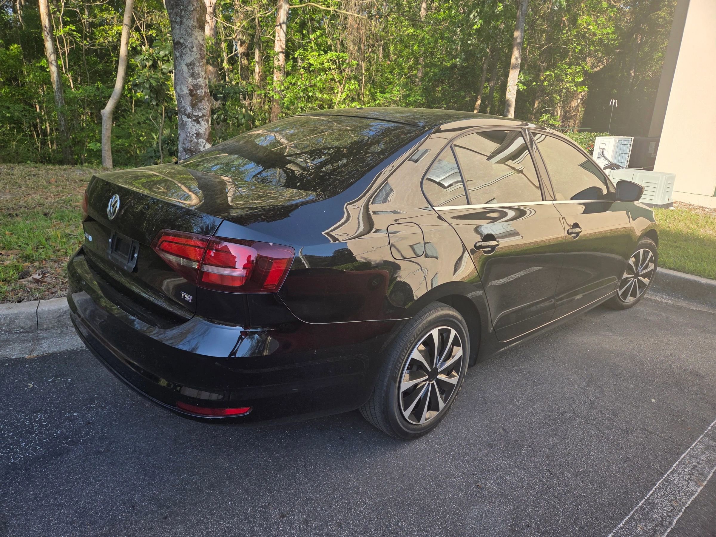 Used 2017 Volkswagen Jetta S image 2