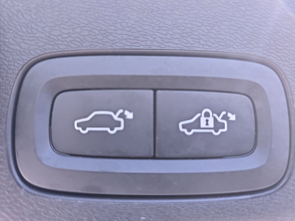 Used 2024 Volvo XC60 B5 Core w/ Protection Package Premier image 15