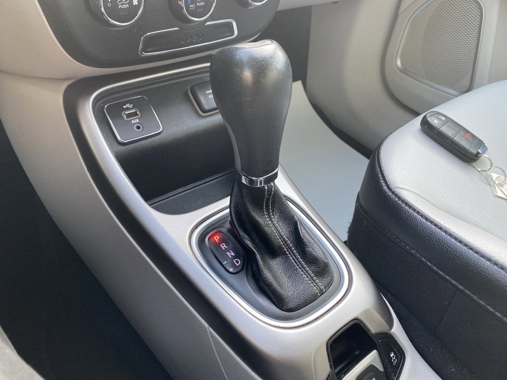 Used 2017 Jeep Compass Latitude image 32