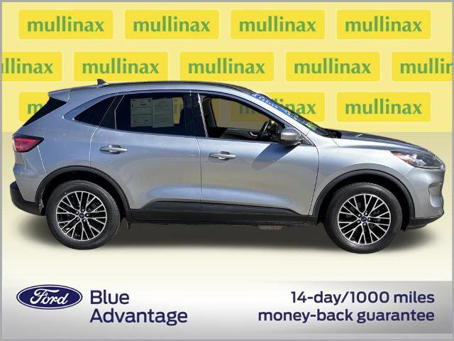 Certified 2022 Ford Escape Titanium image 2