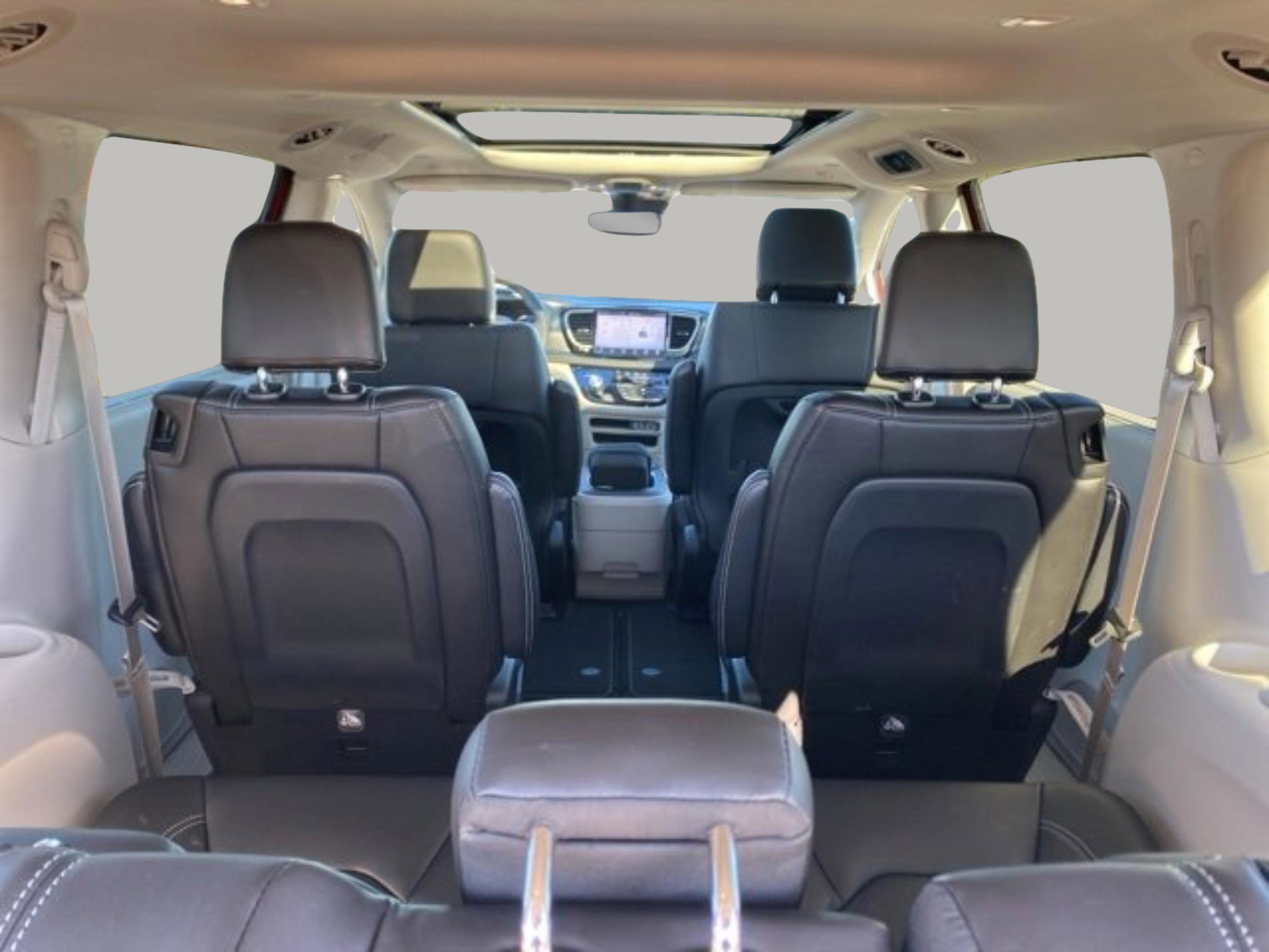 Used 2023 Chrysler Pacifica Touring-L image 38