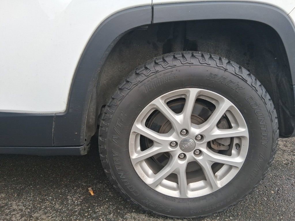 Used 2015 Jeep Cherokee Latitude image 5