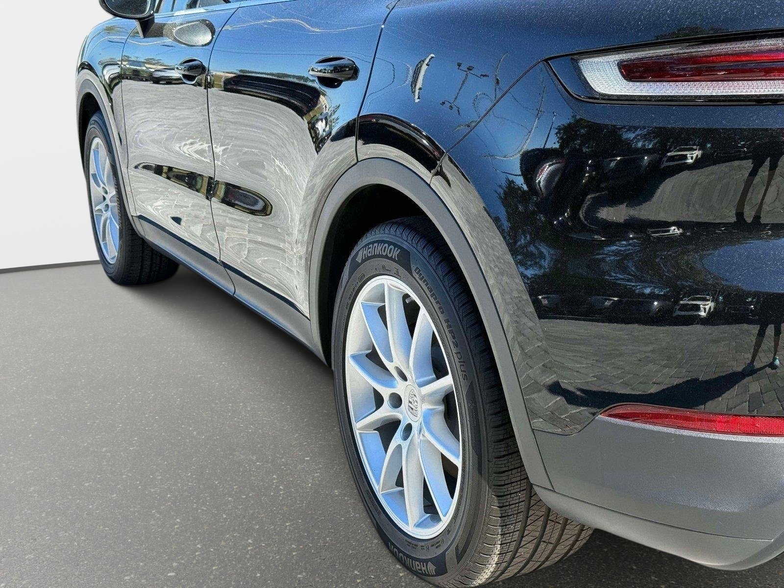 Used 2024 Porsche Cayenne image 14