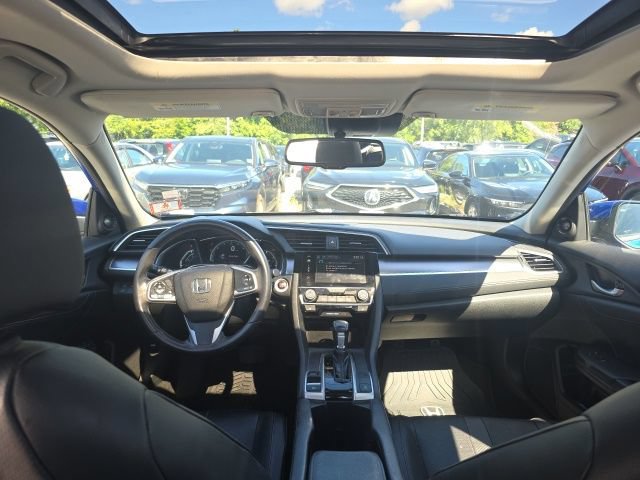 Used 2018 Honda Civic Touring image 4