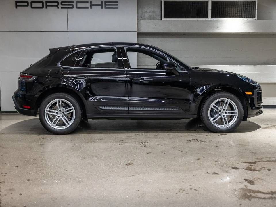Certified 2026 Porsche Macan AWD/4WD image 9