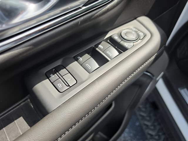 Used 2022 Chevrolet Tahoe Z71 w/ Luxury Package AWD/4WD image 15