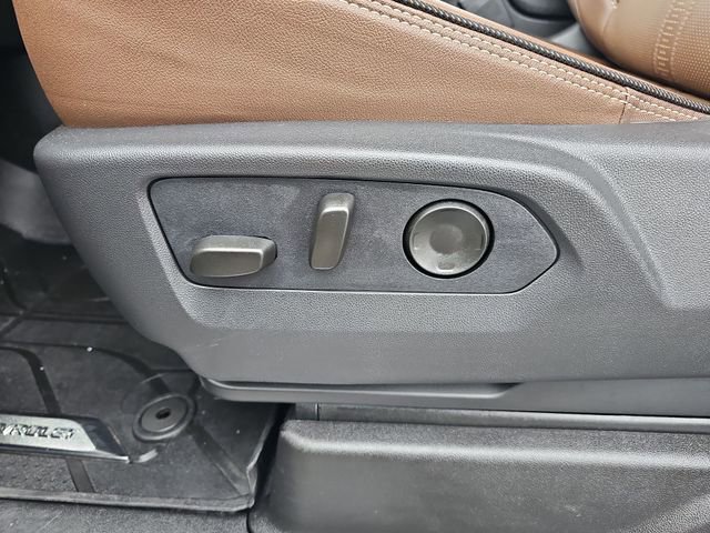 Used 2025 Chevrolet Tahoe High Country AWD/4WD image 36