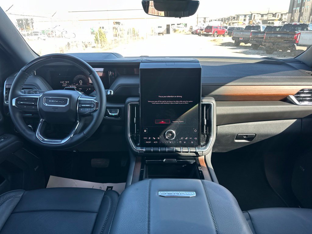 Used 2026 GMC Yukon Denali w/ Denali Reserve Package AWD/4WD image 9