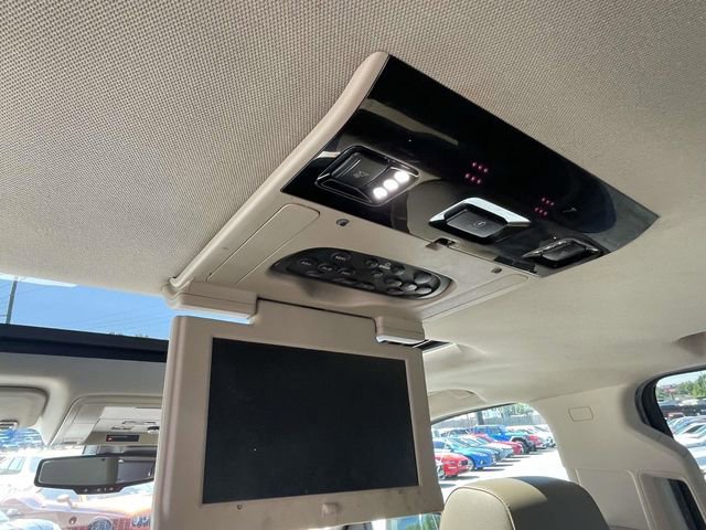 Used 2017 Chevrolet Suburban LT RWD image 12