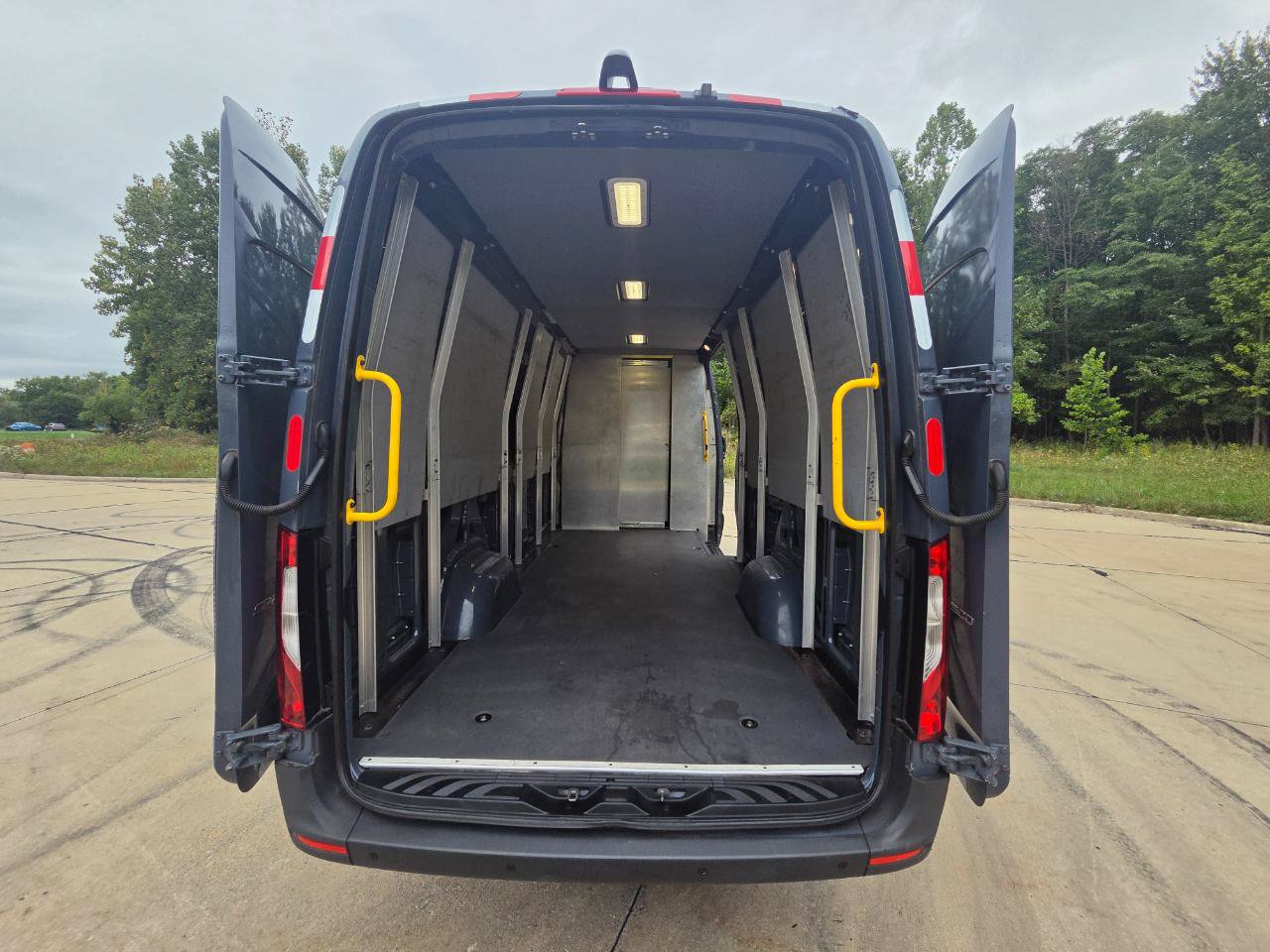 Used 2019 Mercedes-Benz Sprinter 170 image 27