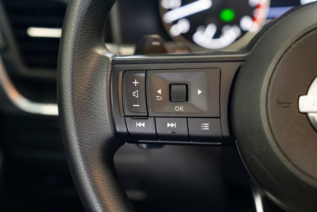 Used 2023 Nissan Rogue S AWD/4WD image 16