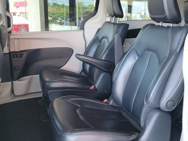 Used 2023 Chrysler Pacifica Touring-L FWD image 10