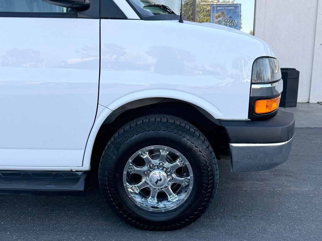 Used 2016 Chevrolet Express 2500 LT w/ LT Preferred Equipment Group RWD image 2