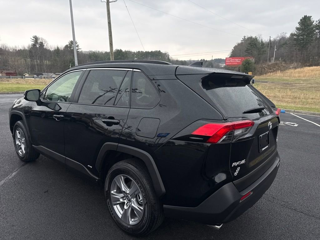 Used 2024 Toyota RAV4 XLE w/ Convenience Package image 5
