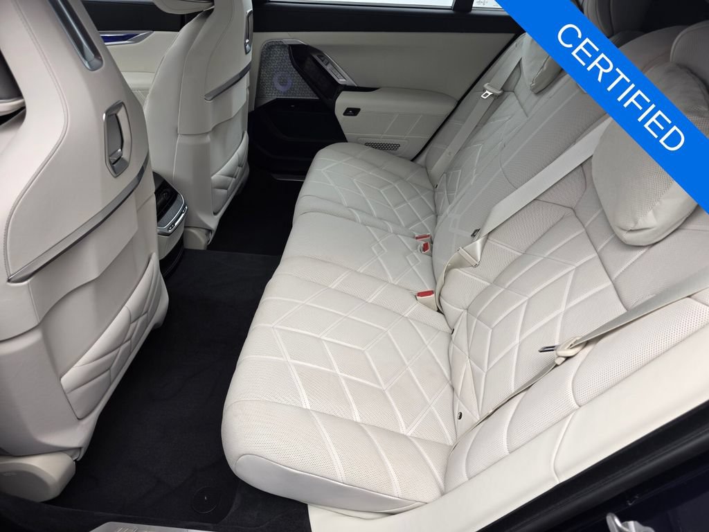 Used 2023 BMW i7 xDrive60 AWD/4WD image 14