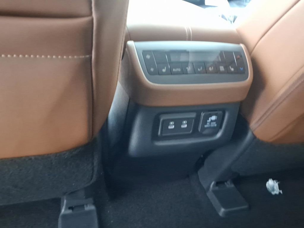 New 2026 Nissan Pathfinder Platinum image 28