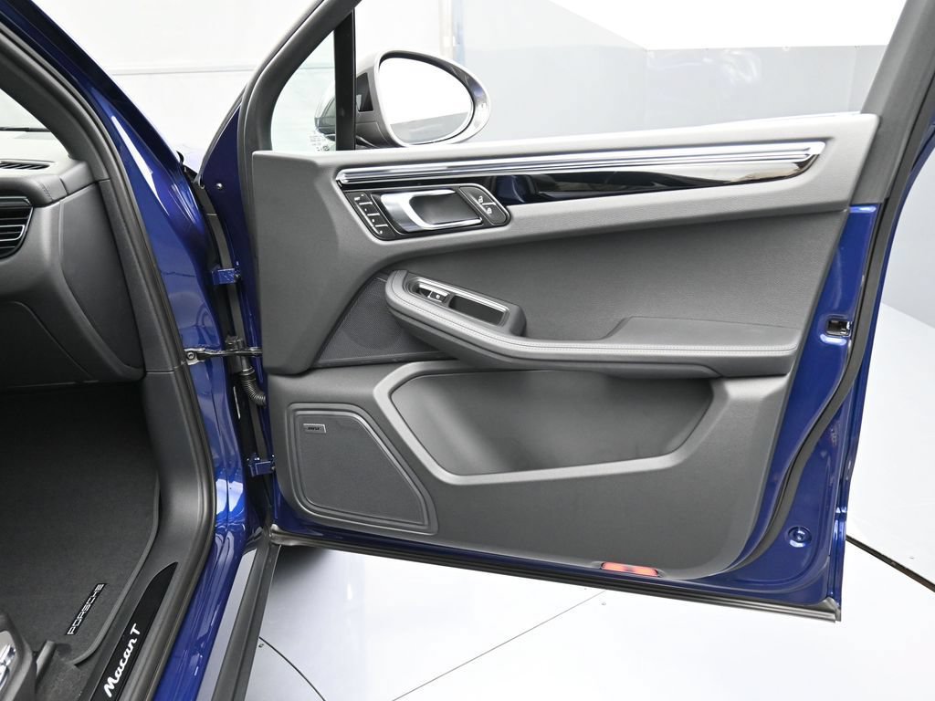 Certified 2026 Porsche Macan AWD/4WD image 29