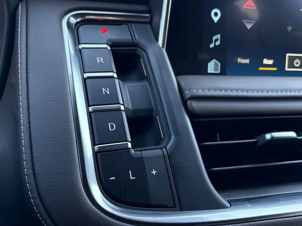 Used 2024 Chevrolet Tahoe Z71 w/ Luxury Package image 32