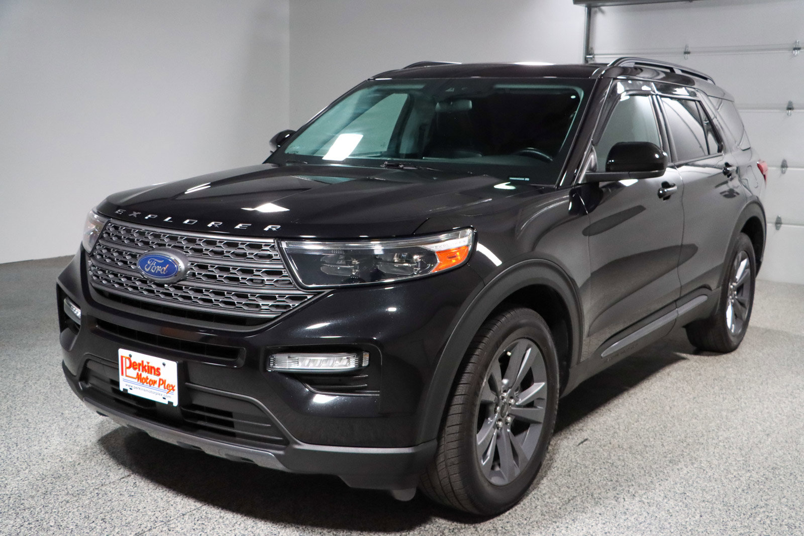 Used 2022 Ford Explorer XLT w/ XLT Sport Appearance Package image 34