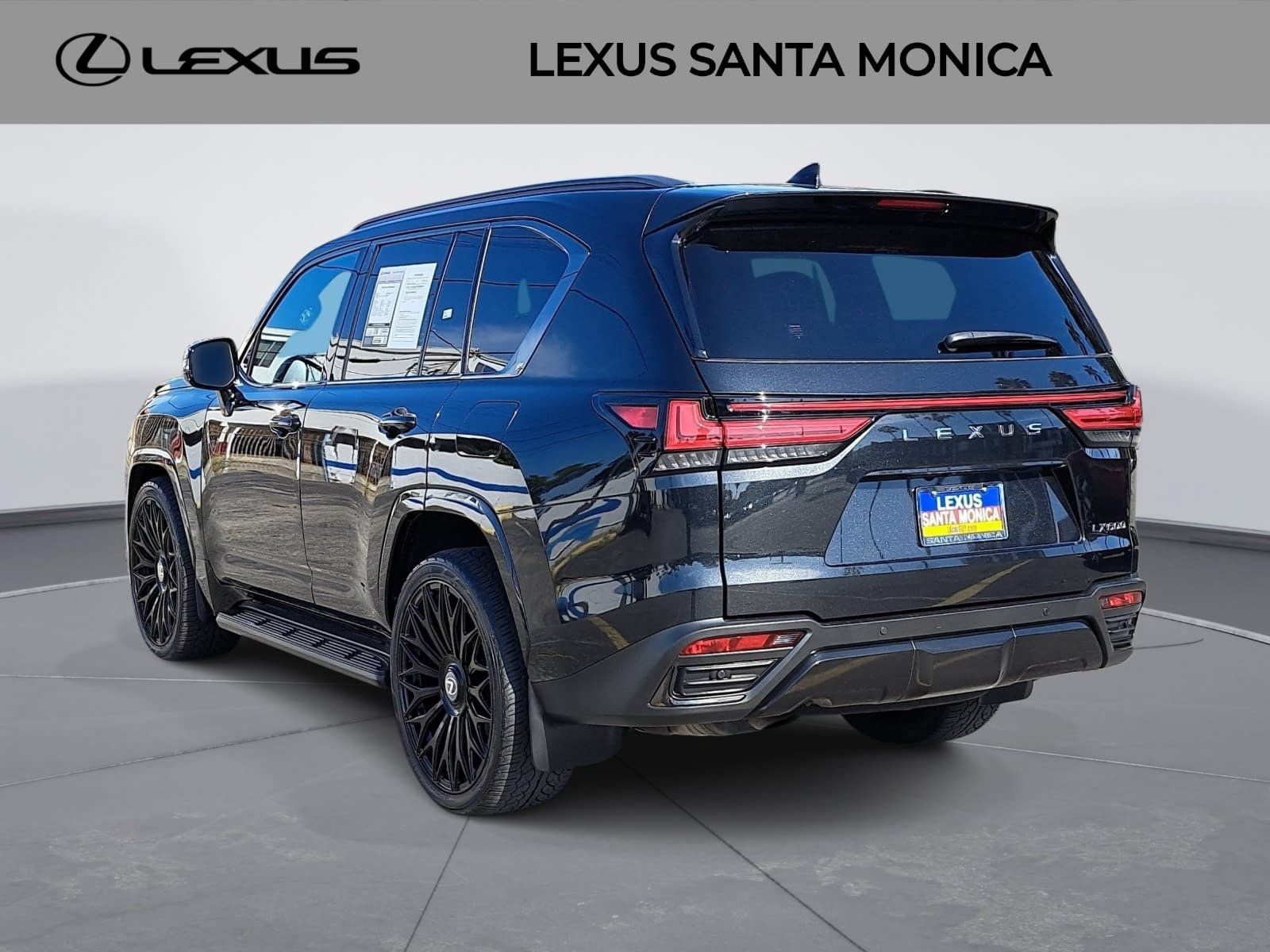 Used 2023 Lexus LX 600 4WD w/ Appearance Package image 7