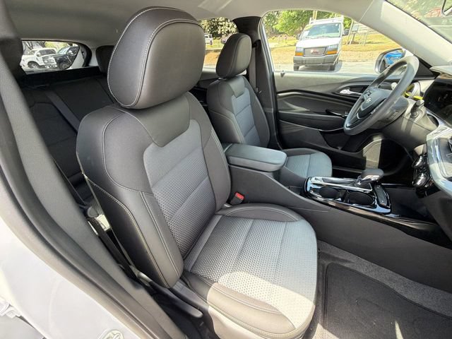Used 2025 Chevrolet Trax LT FWD image 26