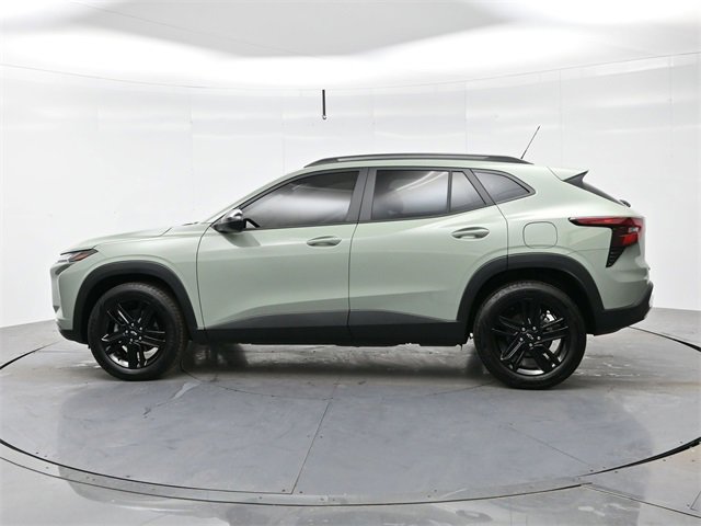 Used 2025 Chevrolet Trax ACTIV w/ Sunroof Package image 4