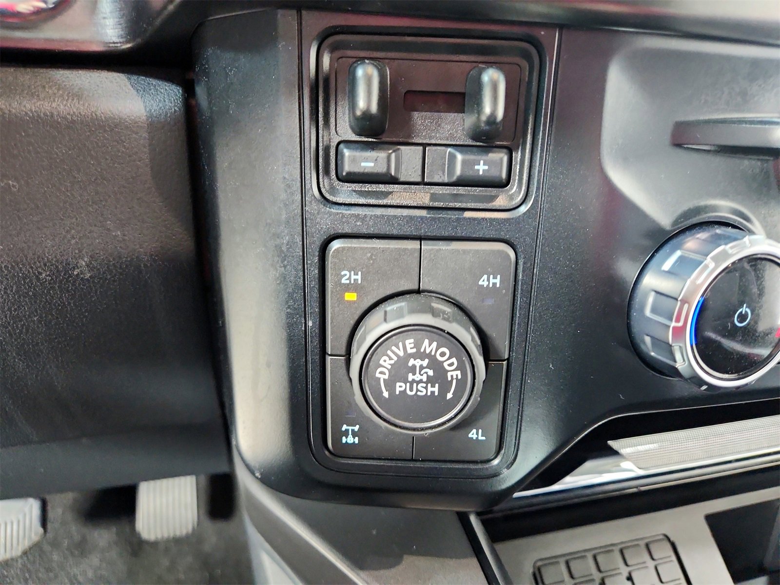 Used 2023 Ford F250 Lariat image 26