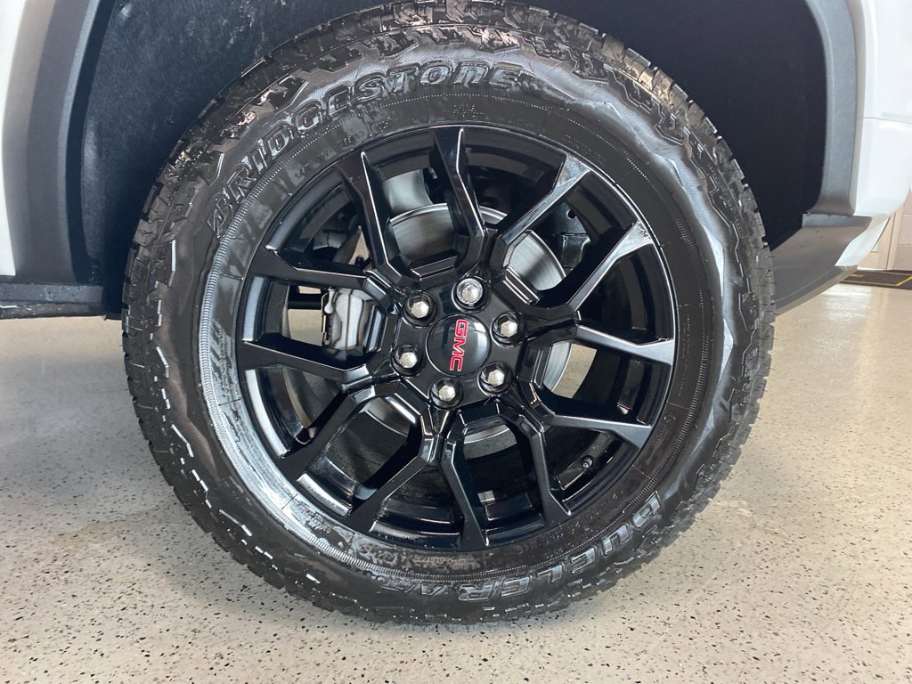 New 2025 GMC Canyon Elevation w/ Convenience Package image 9