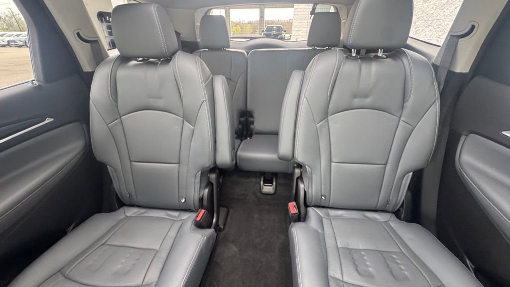 Used 2020 Buick Enclave Essence w/ Sound and Sites Package image 28