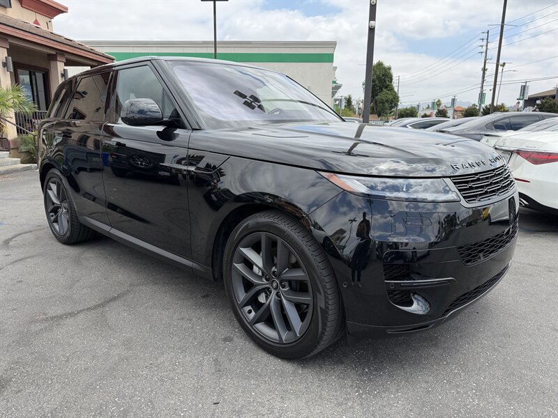 Used 2023 Land Rover Range Rover Sport SE AWD/4WD image 3