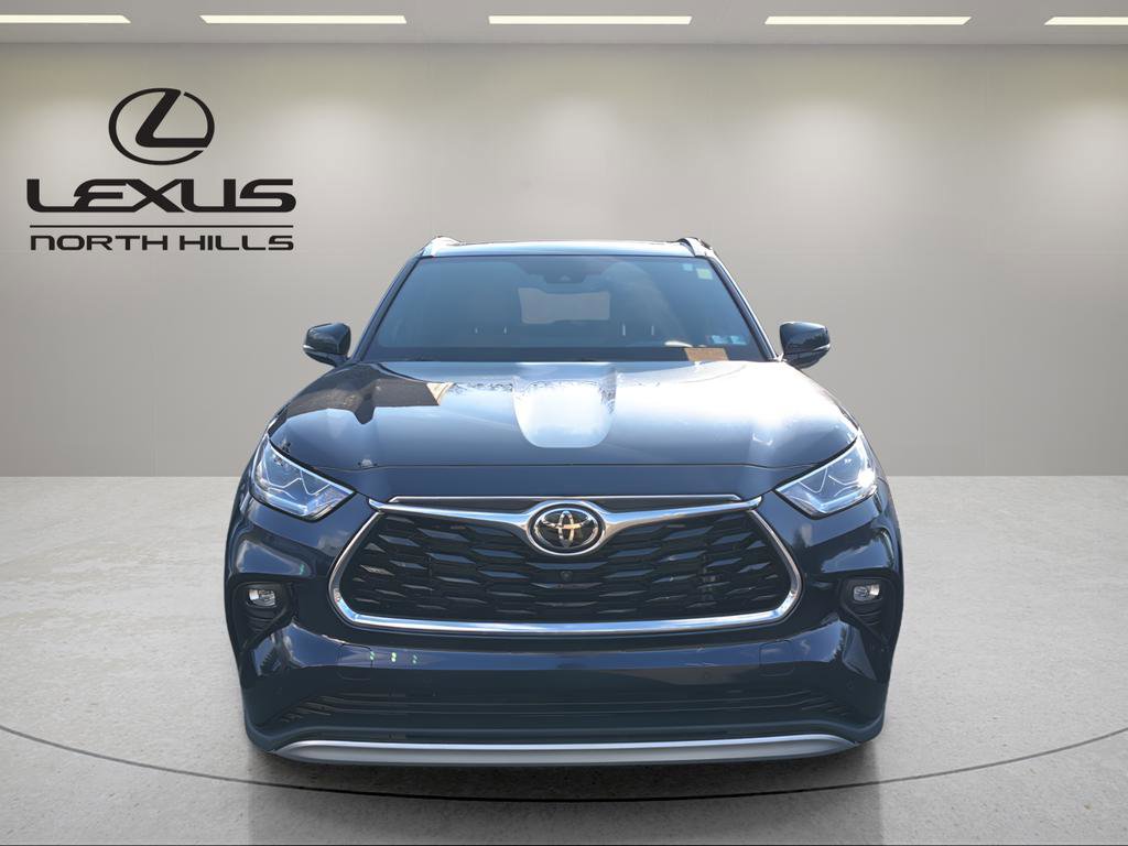 Used 2021 Toyota Highlander Platinum image 2