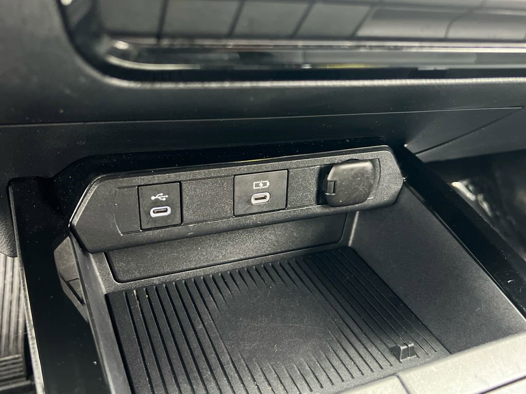 Used 2024 Toyota Prius LE image 30