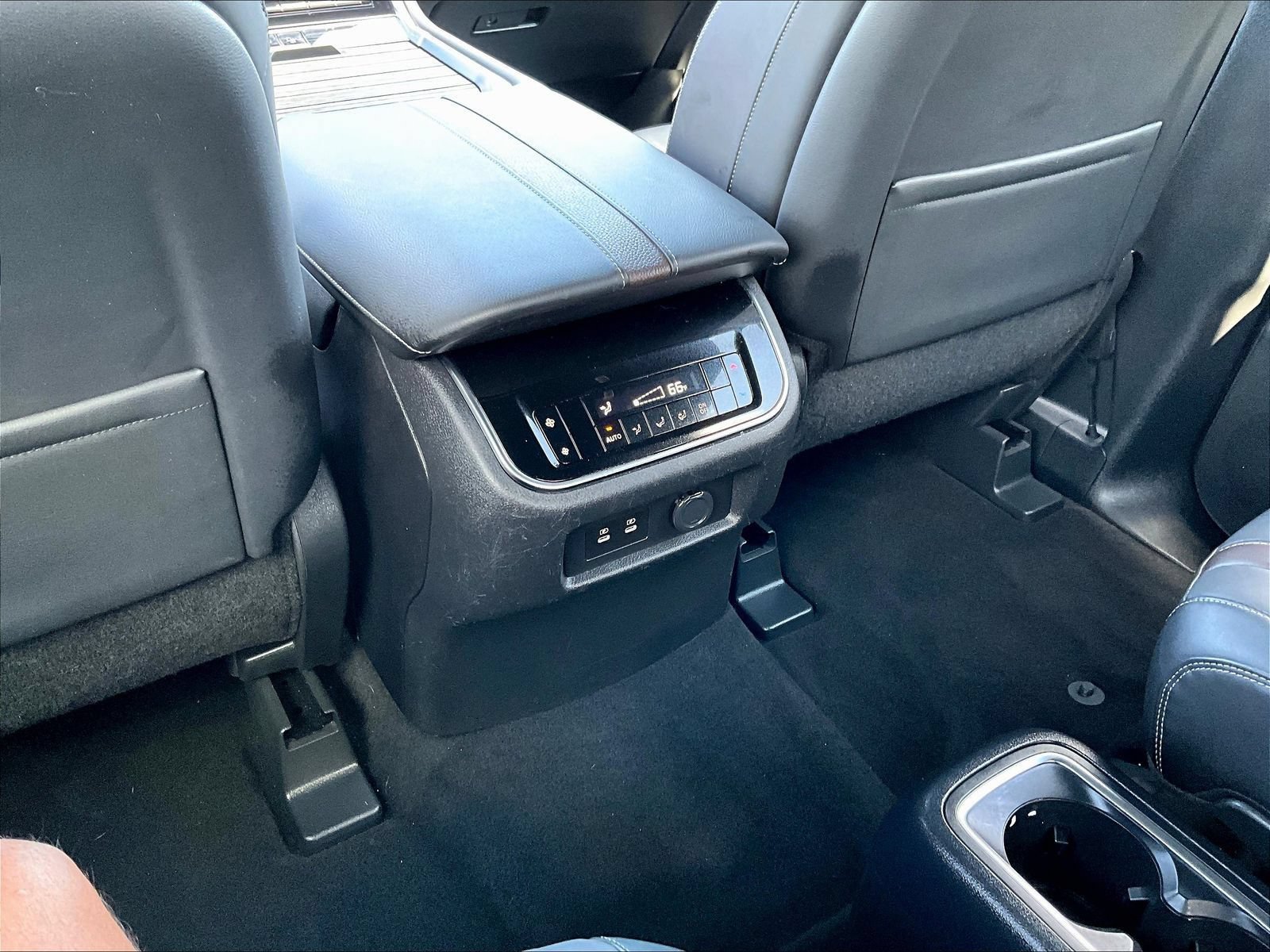 Certified 2025 Nissan Armada SL w/ Captain's Chari Seat Package AWD/4WD image 13