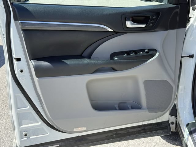 Used 2018 Toyota Highlander Limited FWD image 32