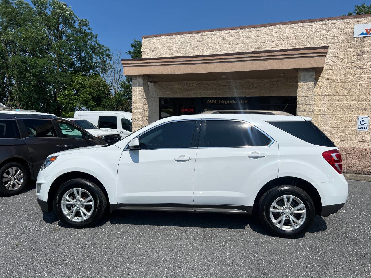Used 2017 Chevrolet Equinox LT w/ Convenience Package FWD image 29