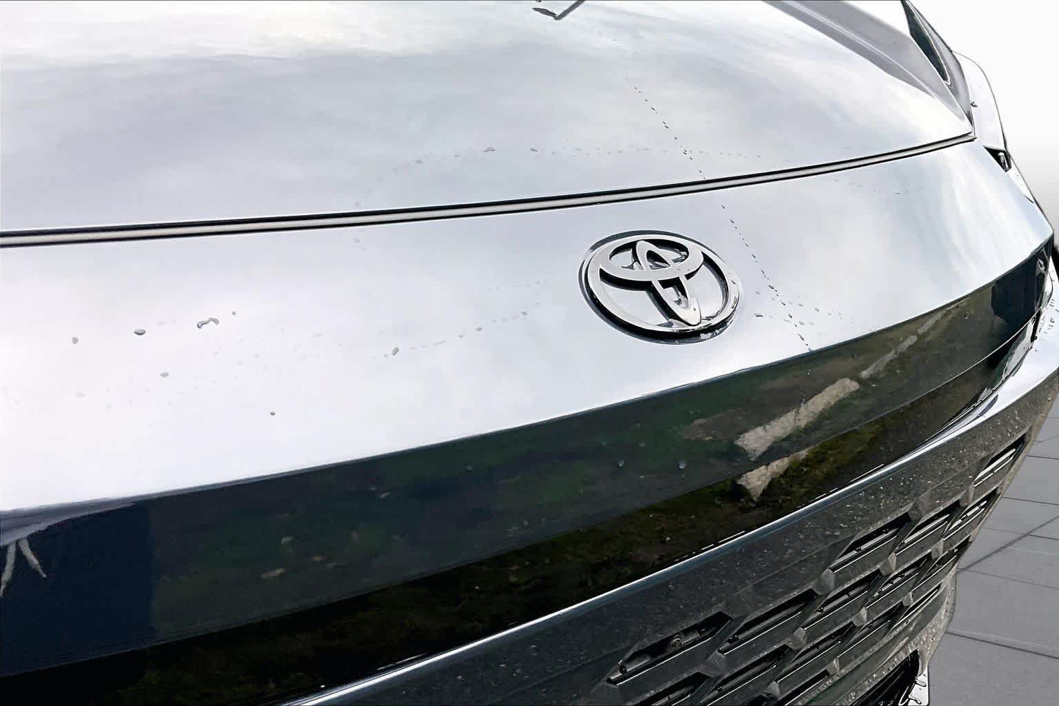 Used 2026 Toyota RAV4 XSE w/ Panoramic Sun Roof Package AWD/4WD image 29