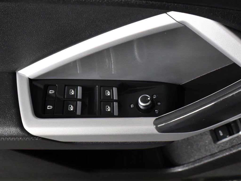 Used 2025 Audi Q3 2.0T Premium image 35