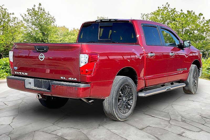 Used 2018 Nissan Titan SL image 6