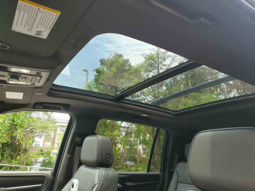 Used 2023 GMC Yukon XL Denali AWD/4WD image 18