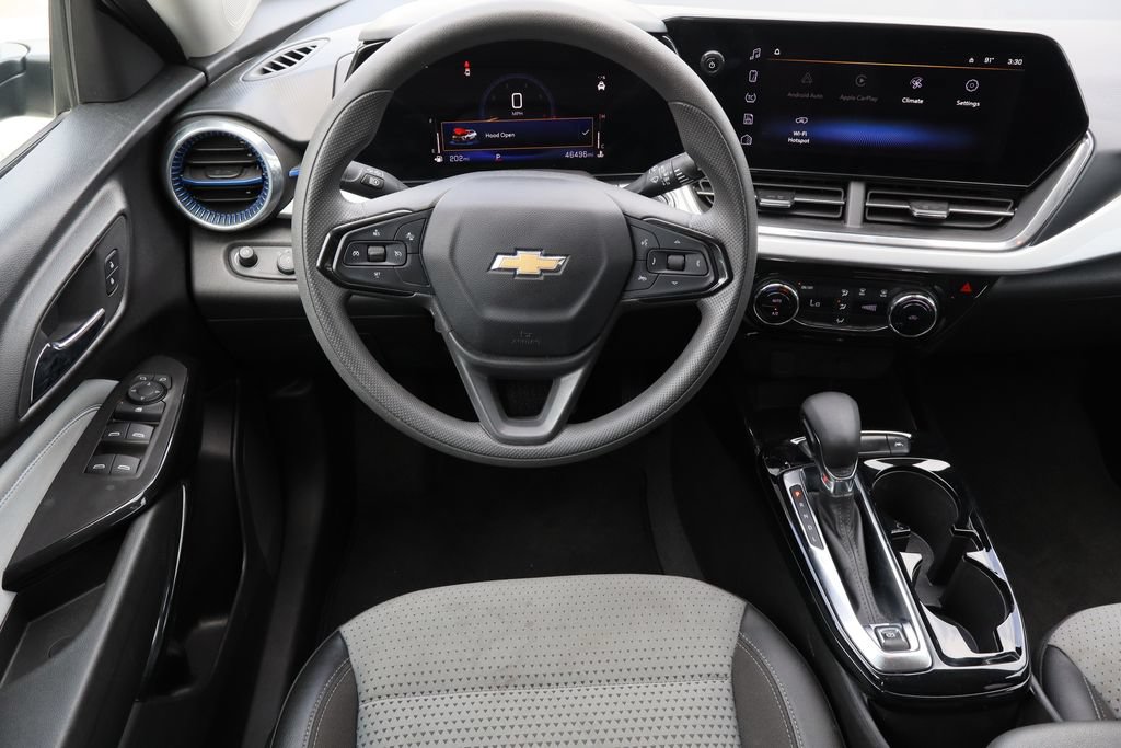 Used 2025 Chevrolet Trax LT FWD image 23