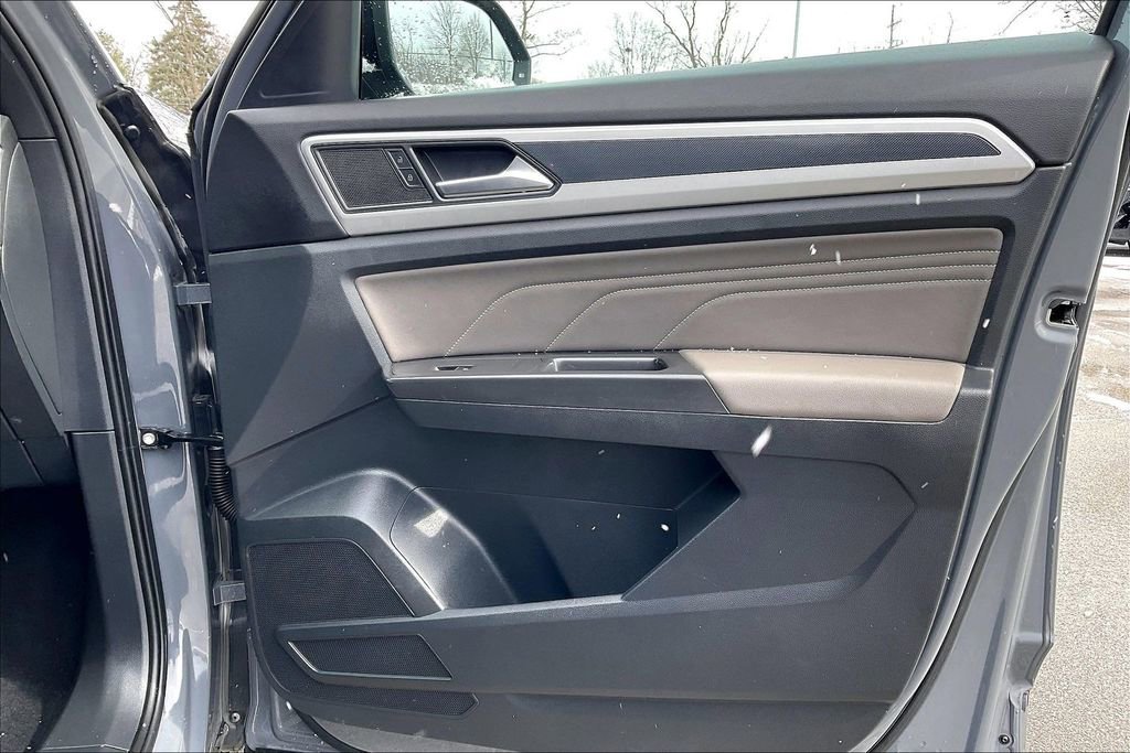 Used 2023 Volkswagen Atlas Cross Sport SEL R-Line image 24