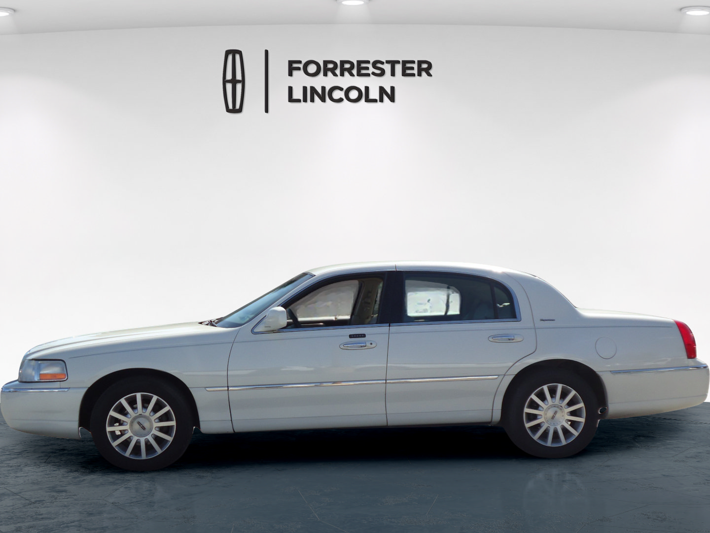 Used 2006 Lincoln Town Car Signature RWD image 6