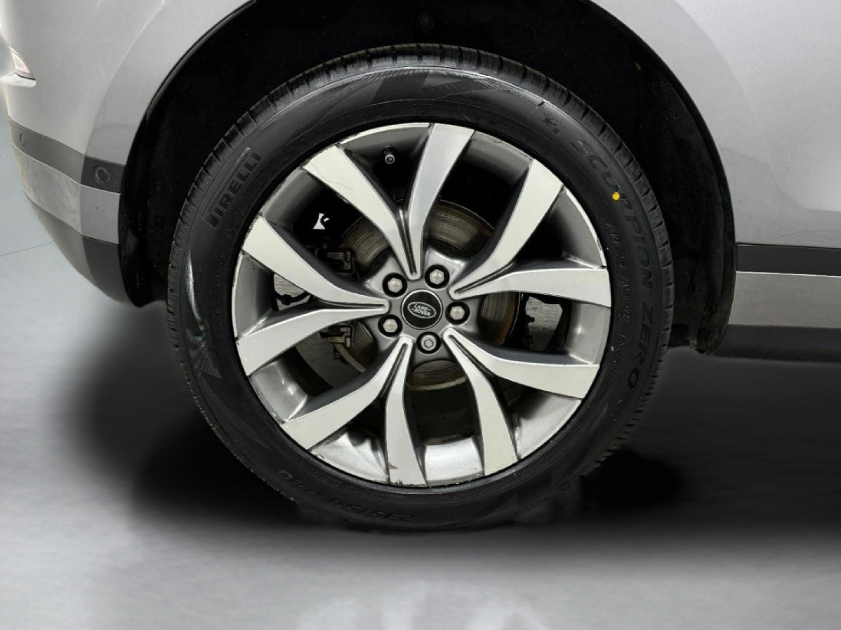 Used 2020 Land Rover Range Rover Evoque SE image 8