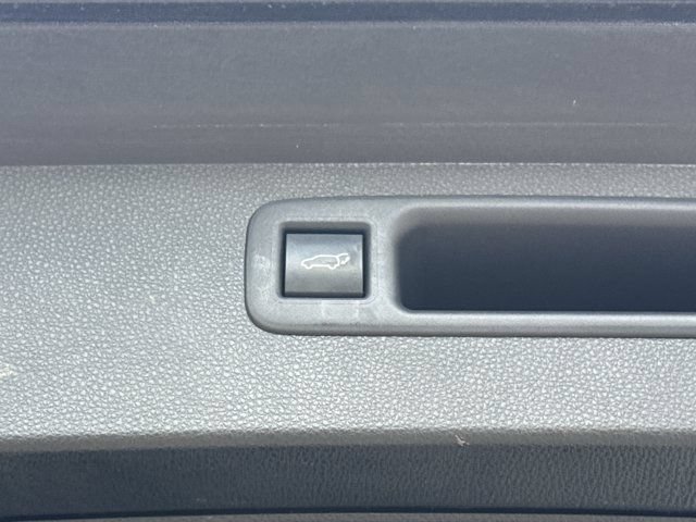 Used 2021 Toyota Highlander XSE FWD image 12