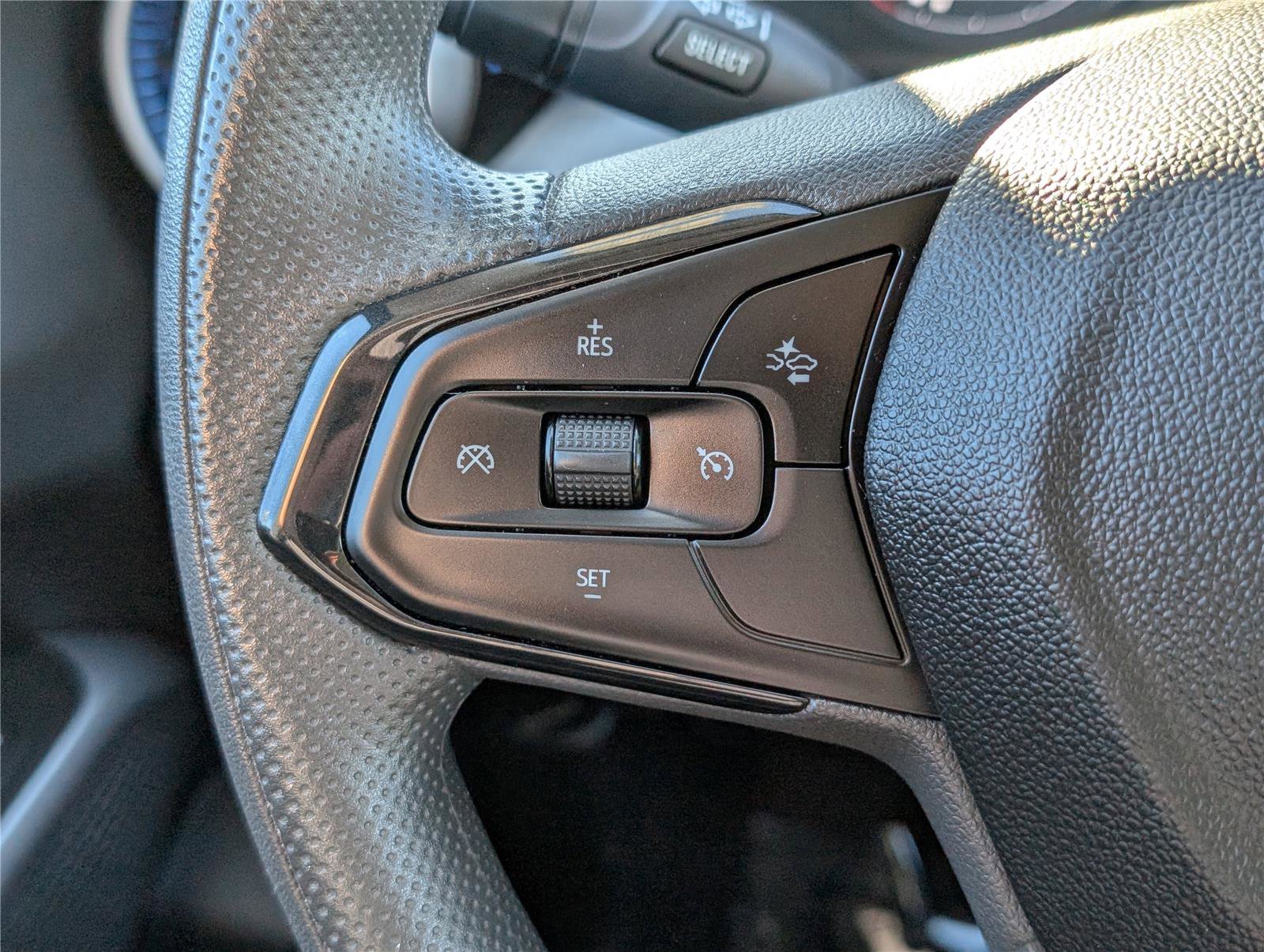 Used 2025 Chevrolet Trax LS image 18